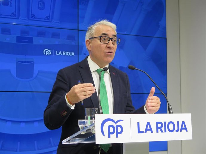 El portavoz del Grupo Parlamentario Popular, Jesus Ángel Garrido