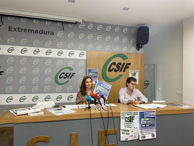 La presidenta del Sector de Educación de CSIF Extremadura, Mercedes Barrado, informa de una sentencia ganada por el sindicato