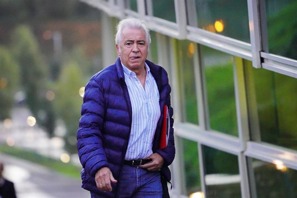 El interventor de RENFE, Antonio Martín Marugán, llega al juicio por el accidente del Alvia, en la Cidade de la Cultura de Santiago de Compostela, a 26 de octubre de 2022, en Santiago de Compostela, A Coruña (España). Hoy, quinta jornada del juicio, est
