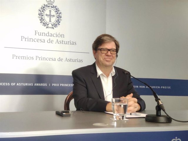 El investigador Yann LeCun, Premio Princesa de Asturias de Investigación Científica y Técnica, en rueda de prensa en Oviedo.