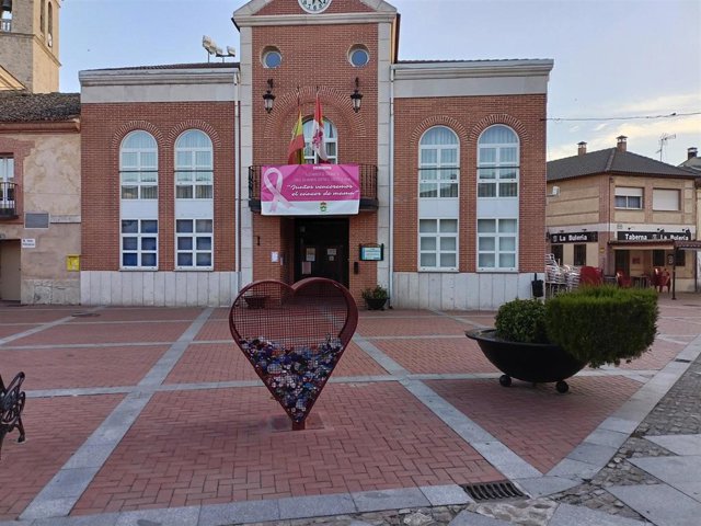 Fachada del Ayuntamiento de Aldeamayor de San Martín.