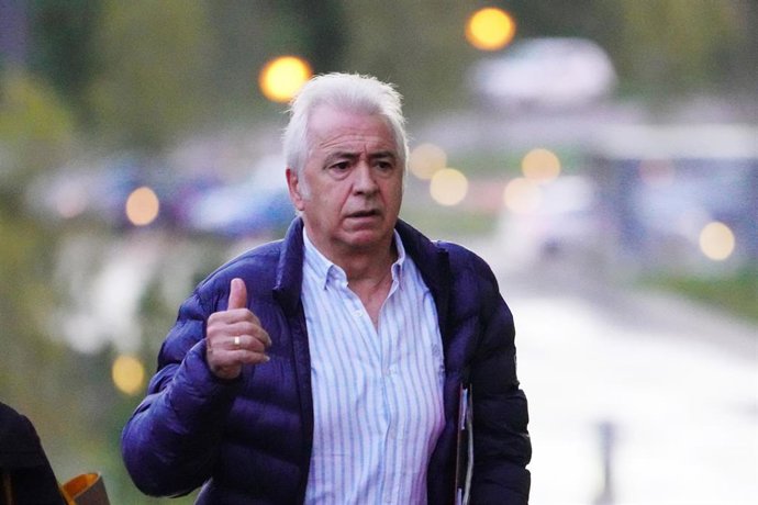 El interventor de RENFE, Antonio Martín Marugán, llega al juicio por el accidente del Alvia, en la Cidade de la Cultura de Santiago de Compostela, a 26 de octubre de 2022, en Santiago de Compostela, A Coruña (España). Hoy, quinta jornada del juicio, est