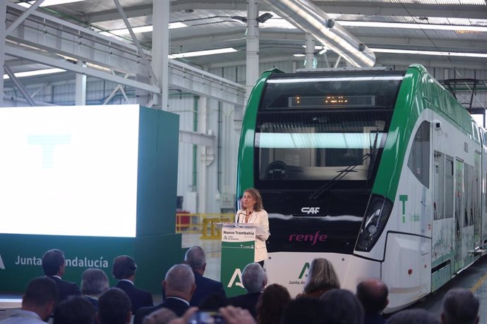 La ministra de Transporte, Movilidad y Agenda Urbana, Raquel Sánchez, en la inauguración del Trambahía de Cádiz