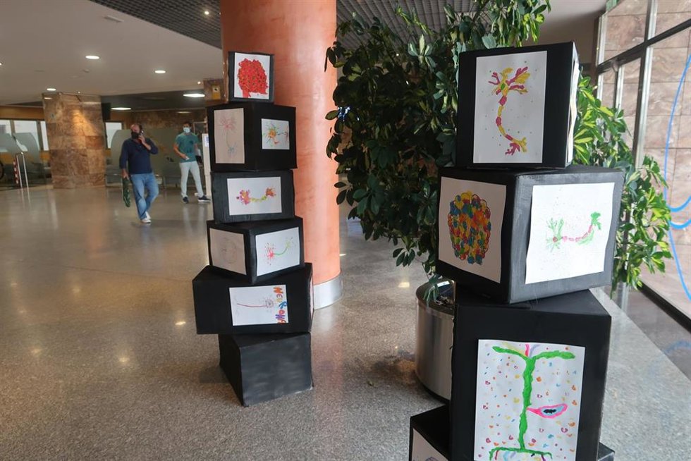 Muestra de dibujos de pacientes en rehabilitación neurológica con la que Vithas Sevilla se suma al Día del Daño Cerebral Adquirido.