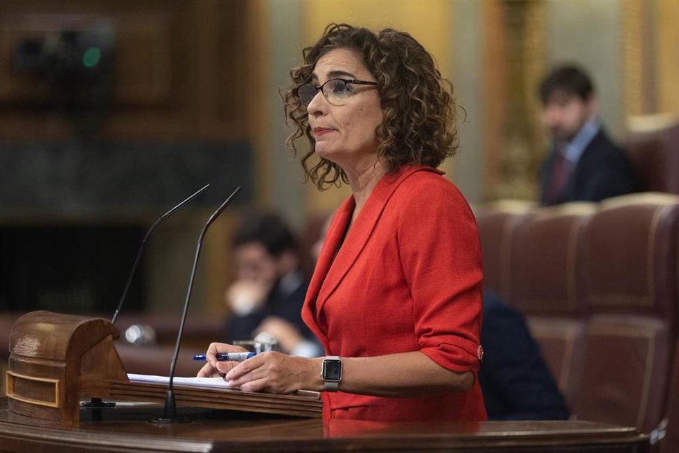 La ministra de Hacienda, María Jesús Montero, durante un debate de totalidad del Proyecto de Ley de Presupuestos Generales del Estado para el año 2023, en una sesión plenaria en el Congreso de los Diputados, a 26 de octubre de 2022, en Madrid (España). 