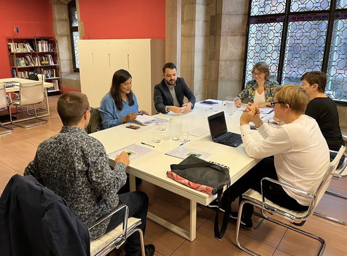 Reunión de la consellera Meritxell Serret con la delegación del Grupo de la Izquierda del Parlamento Europeo.