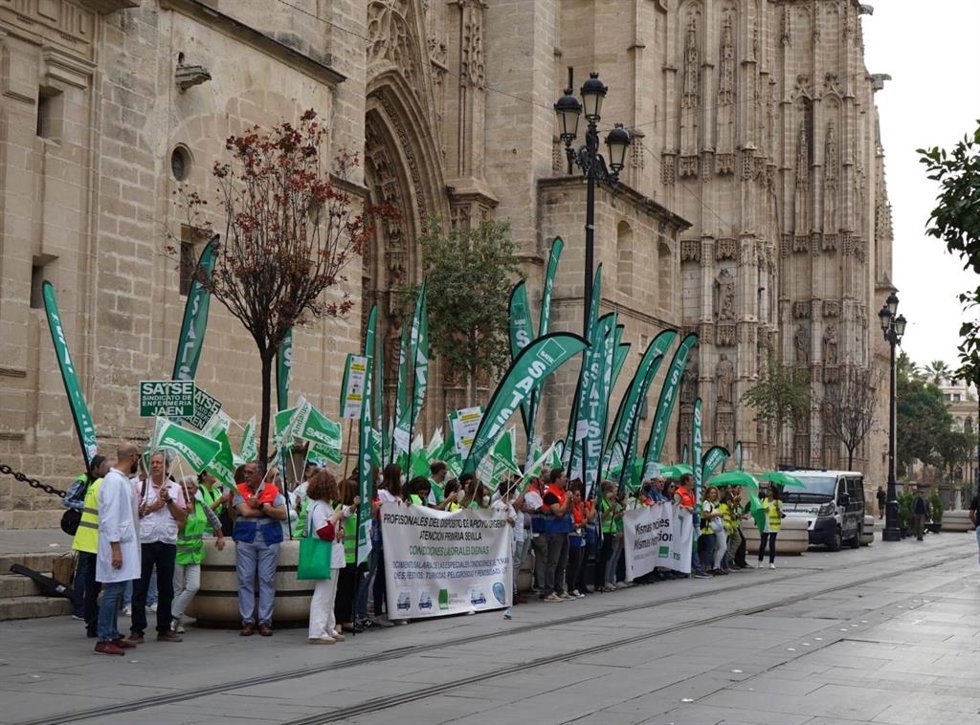 Profesionales del Dispositivo de Apoyo de Urgencias de Atención Primaria protestan en Sevilla convocados por Satse