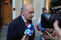 El PSOE pide casi 50 años de cárcel para Fernández Díaz por Kitchen y llama como testigos a Rajoy, Cospedal y Zoido