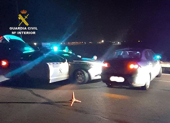 Imagen del turismo interceptado por la Guardia Civil