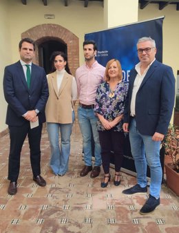 El delegado de Programas Europeos de la Diputación de Córdoba, Víctor Montoro (dcha.), en la inauguración del 'workshop'.