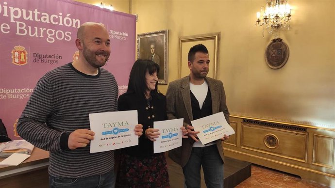 La diputada provincial Inmaculada Sierra junto a los responsables del nuevo proyecto sociosanitario en la provincia de Burgos.