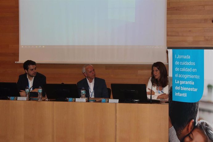 Participantes en la I Jornada sobre cuidados de calidad en el acogimiento organizada por Aldeas Infantiles SOS en la UNED y dedicada a 'La garantía del bienestar infantil'