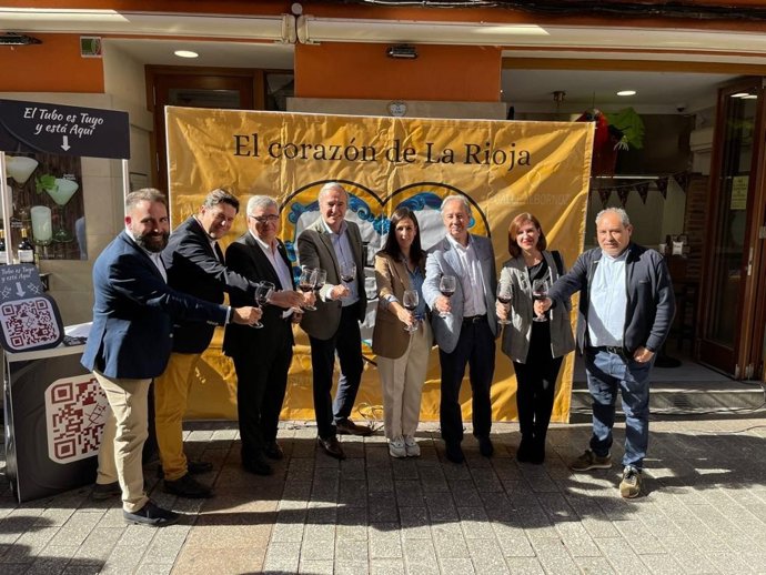 Las zonas gastronómicas de el Tubo y La Laurel de Logroño se hermanan con una imagen de la virgen del Pilar