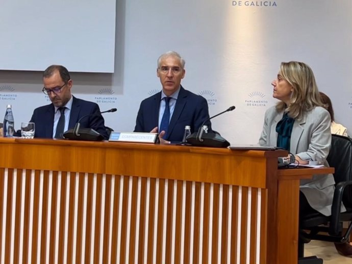 El vicepresidente primero de la Xunta y conselleiro de Economía, Francisco Conde, en la comparecencia en la Comisión de Orzamentos del Parlamento de Galicia