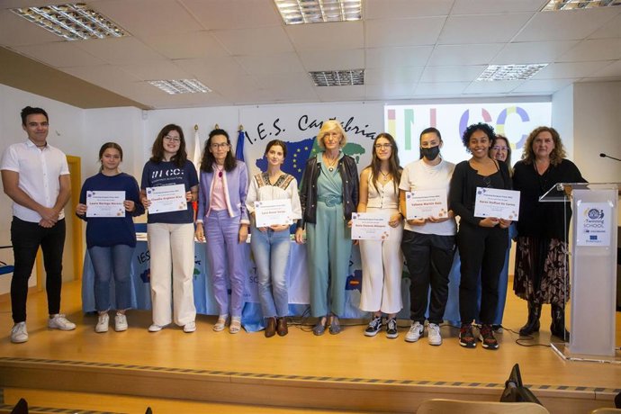 La Consejera De Educación Y Formación Profesional, Marina Lombó, Asiste Al Acto De Entrega Del Galardón Europeo Etwinning, Concedido Dentro Del Programa Escuelas Embajadoras Del Parlamento Europeo.