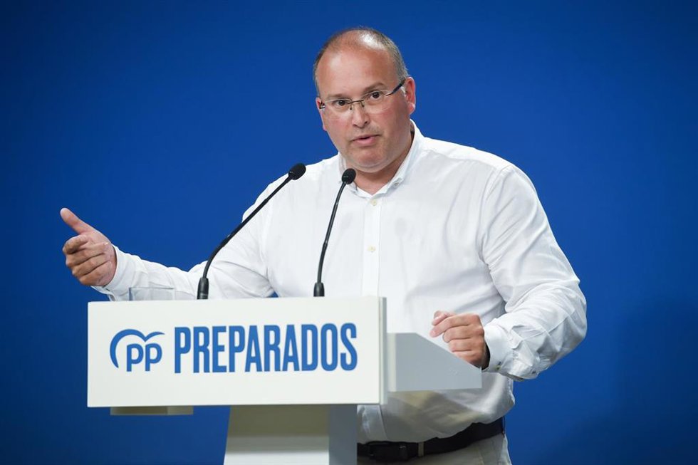 Archivo - El vicesecretario de Organización Territorial del Partido Popular, Miguel Tellado, en rueda de prensa.