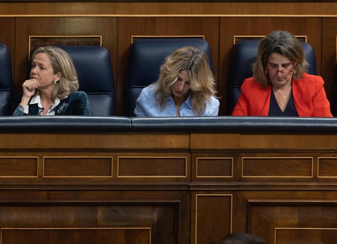 (I-D) La vicepresidenta de Asuntos Económicos y Transformación Digital, Nadia Calviño; la vicepresidenta de Trabajo y Economía Social, Yolanda Díaz y la vicepresidenta para la Transición Ecológica y el Reto Demográfico, Teresa Ribera