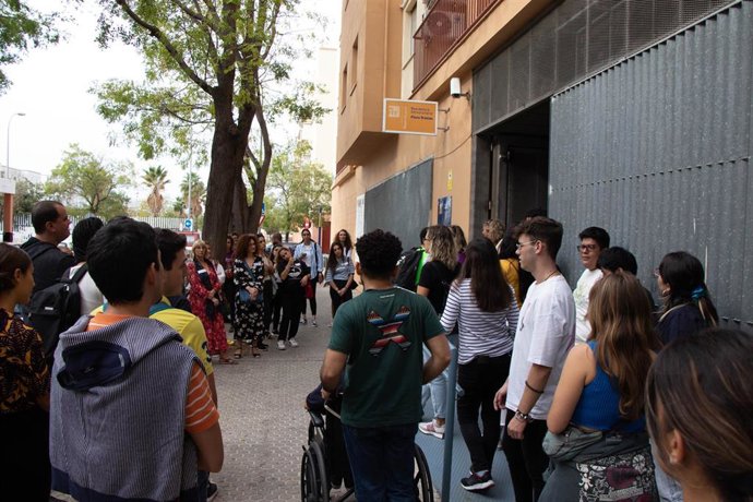 'Retrogymkha' De La Pablo De Olavide En Su Residencia Flora Tristán, En El Polígono Sur.