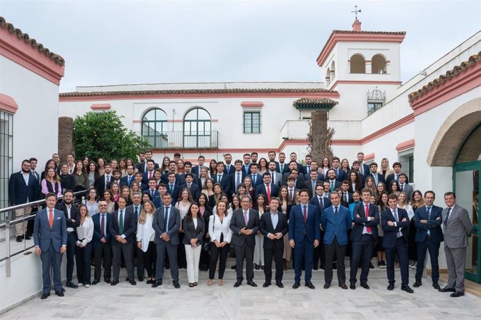 El Instituto de Estudios Cajasol celebra la apertura del Curso 2022/23