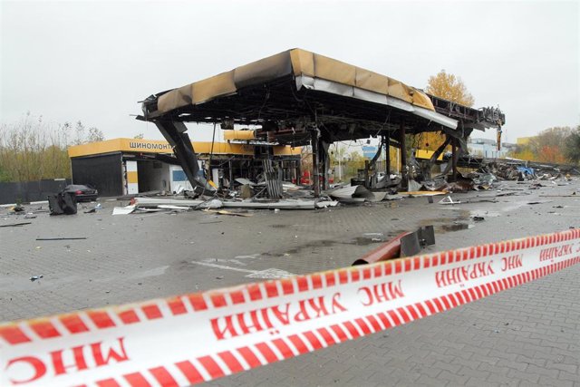 Daños en una gasolinera atacada en Dnipro