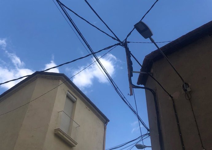 Part del cablejat que s'ha retirat