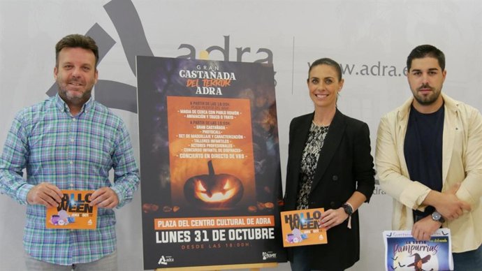 Presentación de las actividades para la noche de Halloween en Adra (Almería).