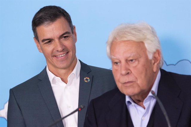 Pedro Sánchez y Felipe González participan en la inauguración la exposición "40 años de democracia, 40 años de progreso. 1982-2022".