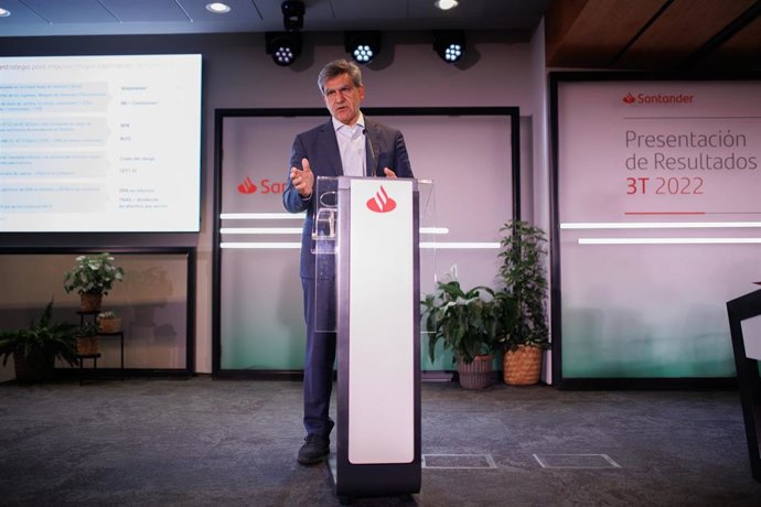 El consejero delegado del Banco Santander, José Antonio Álvarez, interviene durante la presentación de los resultados del tercer trimestre de 2022 del Grupo Santander, a 26 de octubre de 2022, en Boadilla del Monte, Madrid (España).