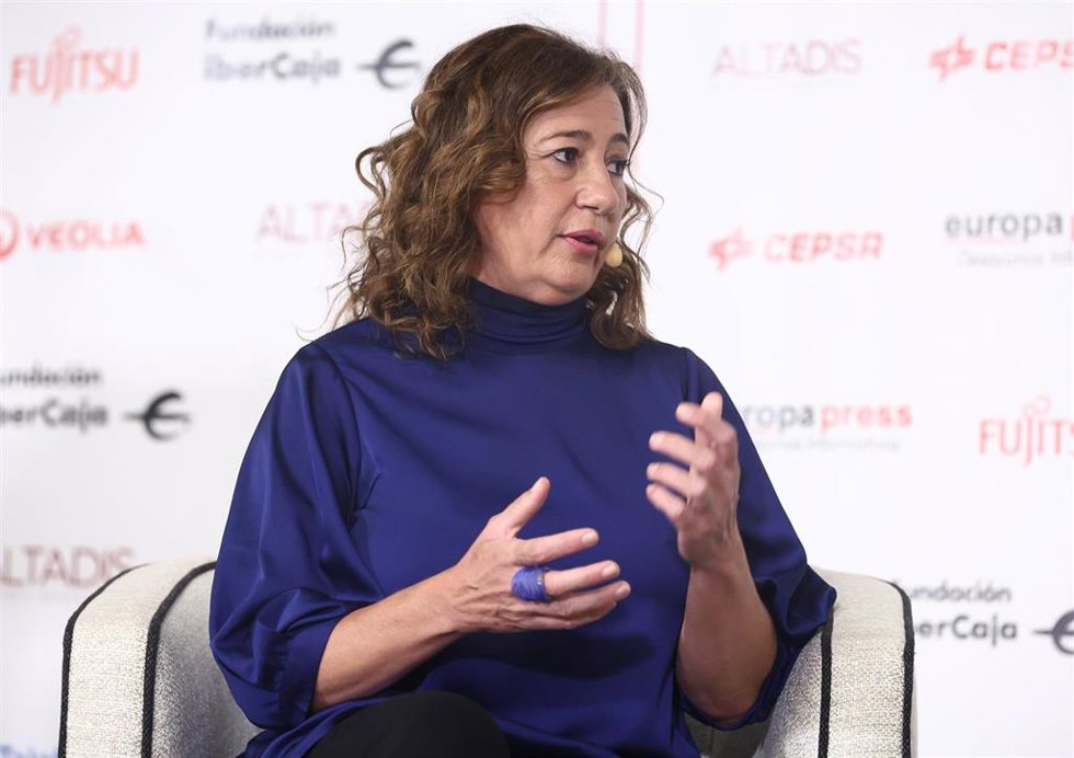 La presidenta del Govern balear, Francina Armengol, interviene durante un desayuno informativo de Europa Press, en el Hotel Rosewood, a 20 de octubre de 2022, en Madrid (España).