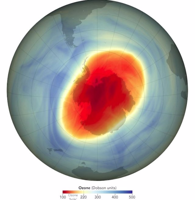 Este mapa muestra el tamaño y la forma del agujero de ozono sobre el Polo Sur el 5 de octubre de 2022, cuando alcanzó su extensión máxima en un solo día del año.