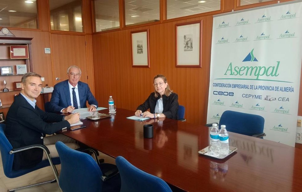 Reunión entre la Junta y la patronal