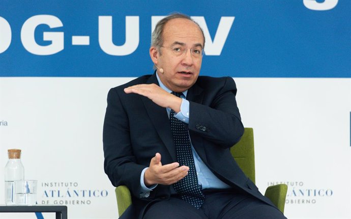 Archivo - El expresidente de México Felipe Calderón interviene en una sesión del Aula de Liderazgo IADG-UFV, en el edificio H de la Universidad Francisco de Vitoria, a 28 de abril de 2022, en Pozuelo de Alarcón, Madrid (España). El Aula de Liderazgo IAD