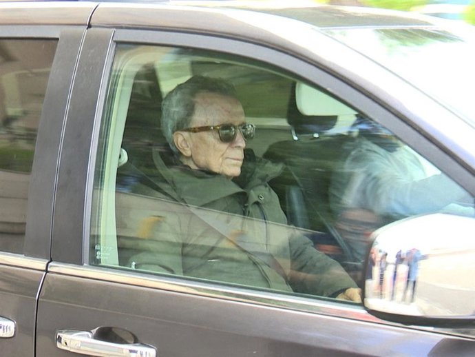 JOSÉ ORTEGA CANO TRAS REUNIRSE CON UNA PERSONA DESCONOCIDA EN UN HOTEL DE MADRID