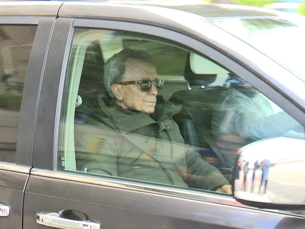 JOSÉ ORTEGA CANO TRAS REUNIRSE CON UNA PERSONA DESCONOCIDA EN UN HOTEL DE MADRID