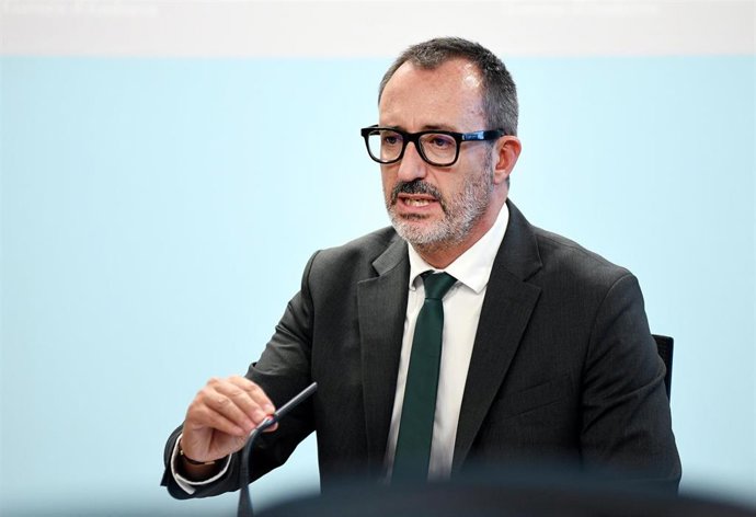 El ministro de Territori y Vivienda, Víctor Filloy, durante la presentación de los criterios para ordenar la construcción.