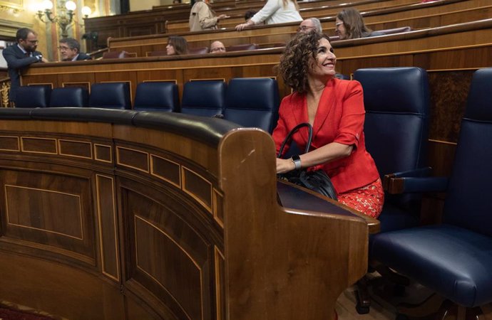 La ministra de Hacienda, María Jesús Montero, durante un debate de totalidad del Proyecto de Ley de Presupuestos Generales del Estado para el año 2023, en el Congreso de los Diputados, a 26 de octubre de 2022, en Madrid (España).  A pesar de las siete e