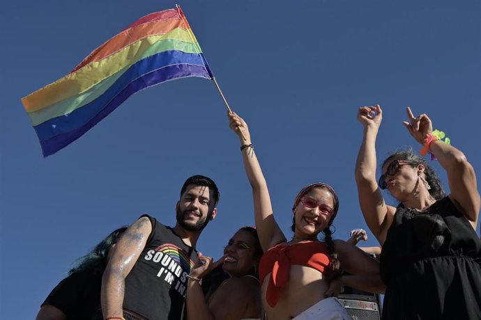 Decenas de personas salen a la calle para celebrar la Marcha del Orgullo de Tijuana