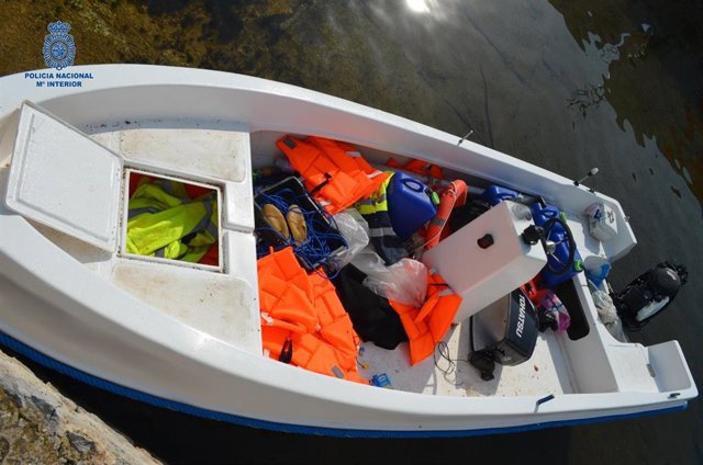 Archivo - Patera llegada a Ibiza en una imagen de archivo