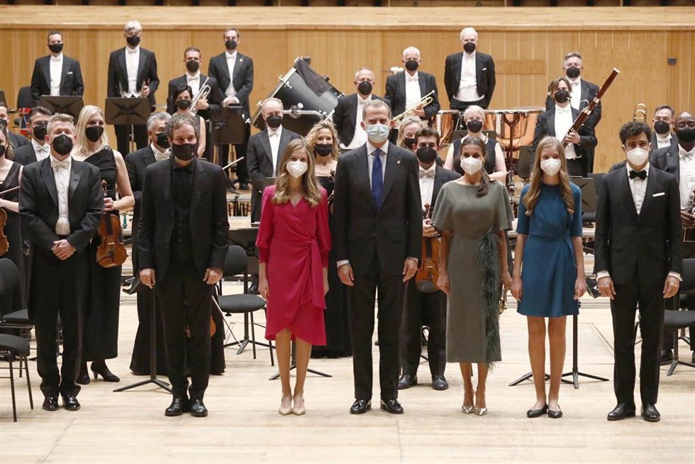 Archivo - Sus Majestades los Reyes, la Princesa de Asturias y la Infanta Doña Sofía, durante el XXIX Concierto de los Premios Princesa de Asturias en el Auditorio Palacio de Congresos, a 21 de octubre de 2021, en Oviedo, Asturias, (España).