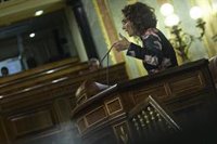 Montero se abre a negociar con ERC el carácter permanente de los nuevos impuestos a energéticas y banca