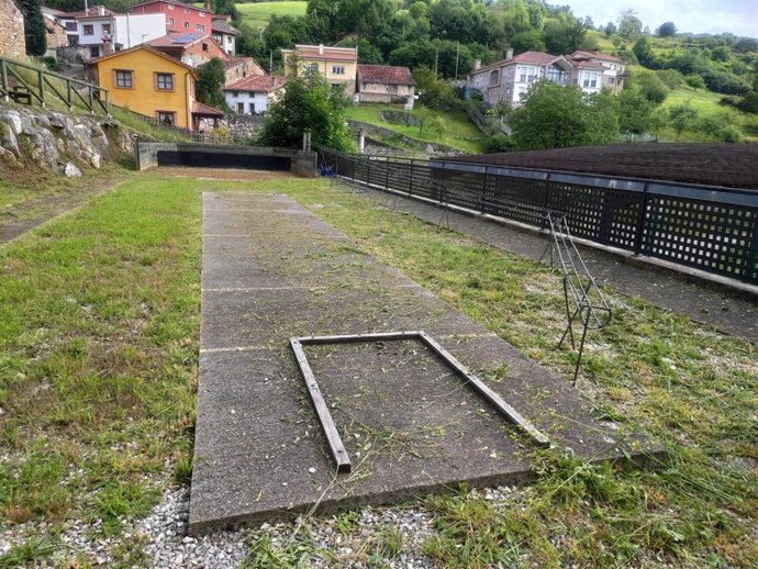 Archivo - Casas y bolera tradicional asturiana en Asiegu, parroquia del concejo de Cabrales galardonada con el Premio al Pueblo Ejemplar en su edición de 2019.