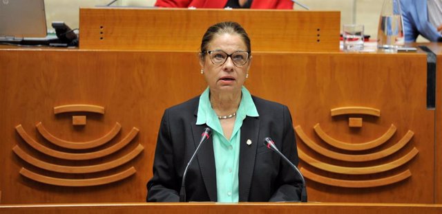 La vicepresidenta primera de la Junta y consejera de Hacienda, Pilar Blanco-Morales, presenta los PGEx para 2023 en la Asamblea