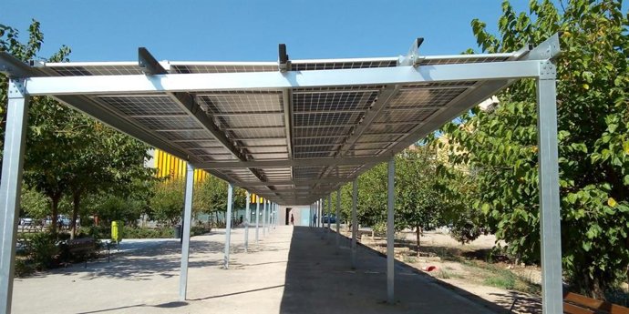 Archivo - Placas fotovoltaicas en Valncia