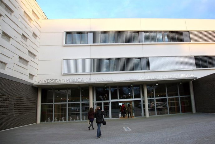 Acceso al campus de la UPNA en Tudela.