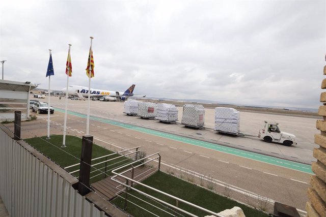 Archivo - Foto de archivo del aeropuerto de Zaragoza.