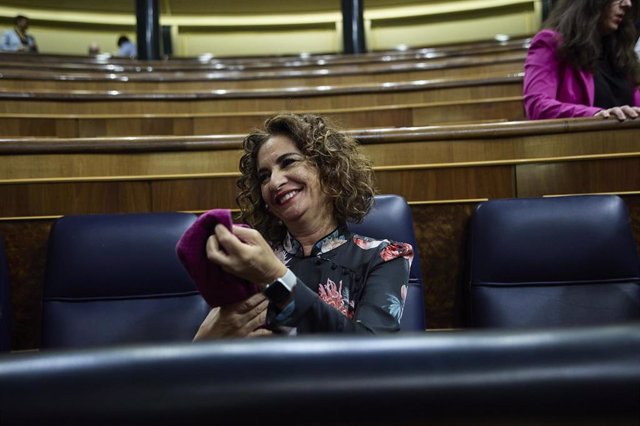 La ministra de Hacienda, María Jesús Montero, durante una sesión plenaria en el Congreso de los Diputados, a 27 de octubre de 2022, en Madrid (España). 