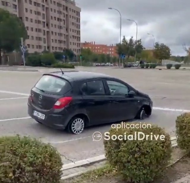 Interceptan a una mujer que circuló 7 kilómetros en dirección contraria por la M-40 con dos ruedas pinchadas