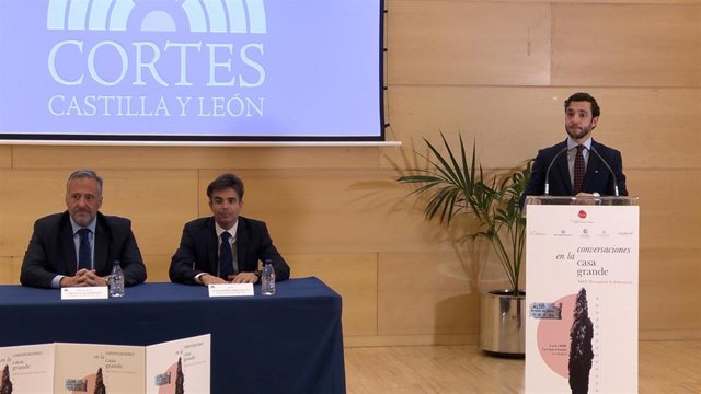 Pollán (i), Zapatero y Garabito, durante la presentación de las jornadas.