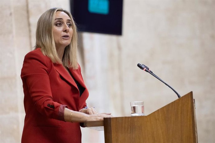 La Consejera de Fomento, Articulación del Territorio y Vivienda, Marifrán Carazo, en el Parlamento andaluz, en una imagen de archivo.