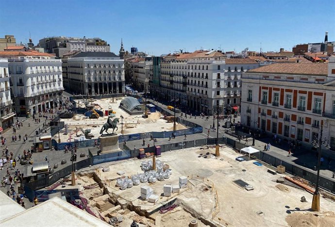 Archivo - Vista general de las obras en la Puerta del Sol de Madrid, a 1 de julio de 2022, en Madrid (España)
